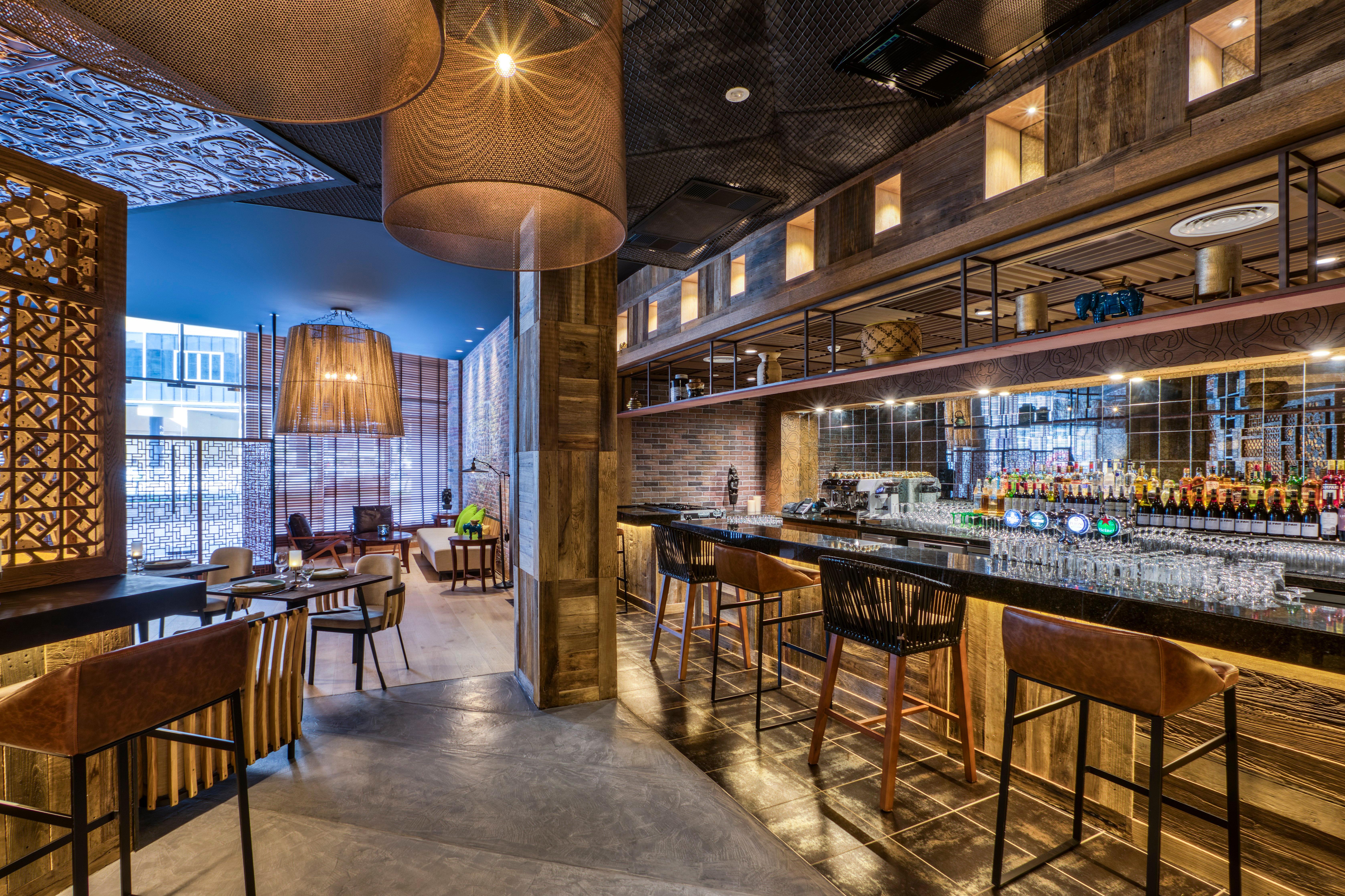 คราวน์ พลาซา ดูไบ มารีนา Hotel ภายนอก รูปภาพ The bar at the 101 bar