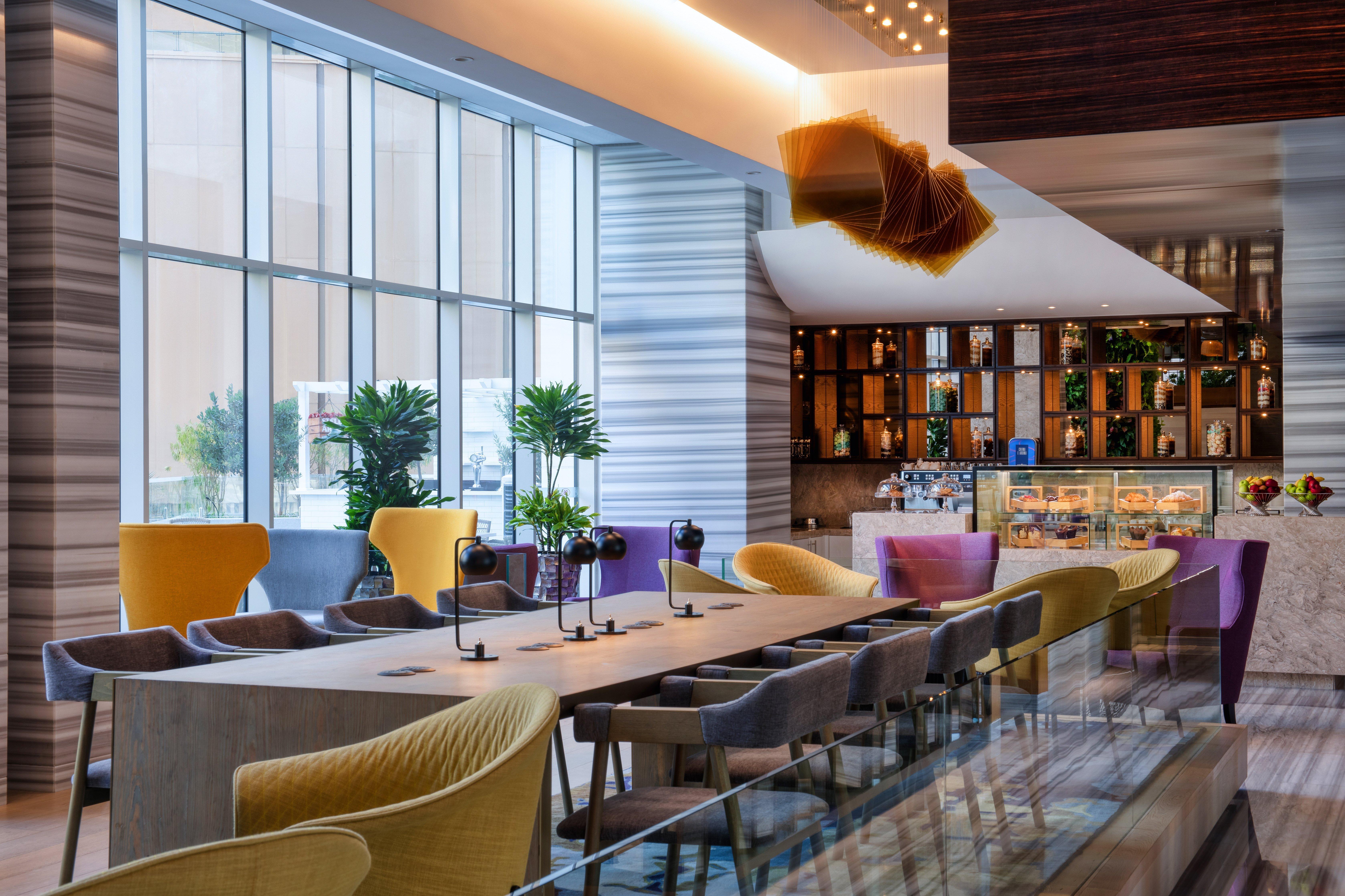 คราวน์ พลาซา ดูไบ มารีนา Hotel ภายนอก รูปภาพ The lounge at the airport