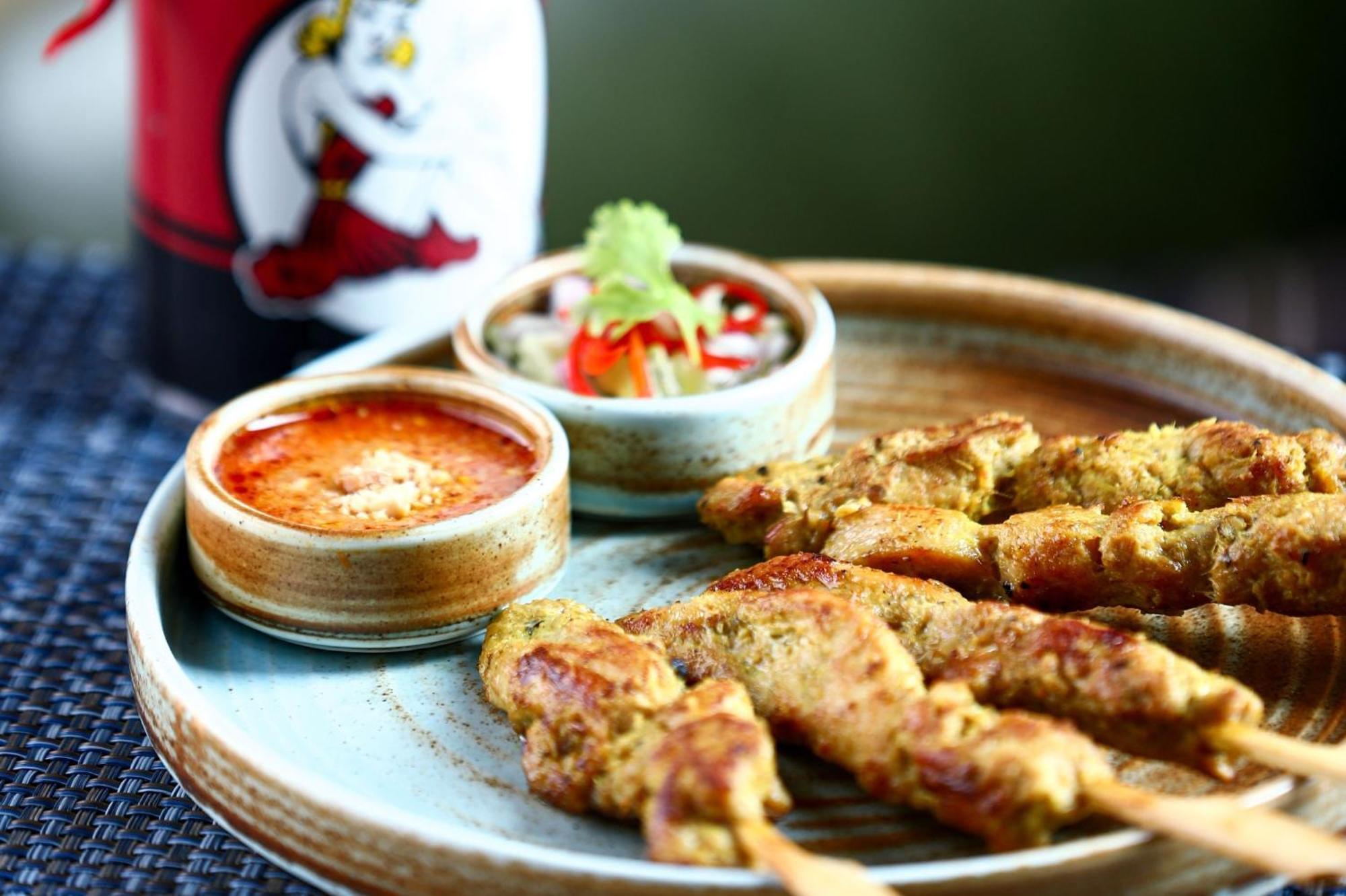 คราวน์ พลาซา ดูไบ มารีนา Hotel ภายนอก รูปภาพ Chicken Satay