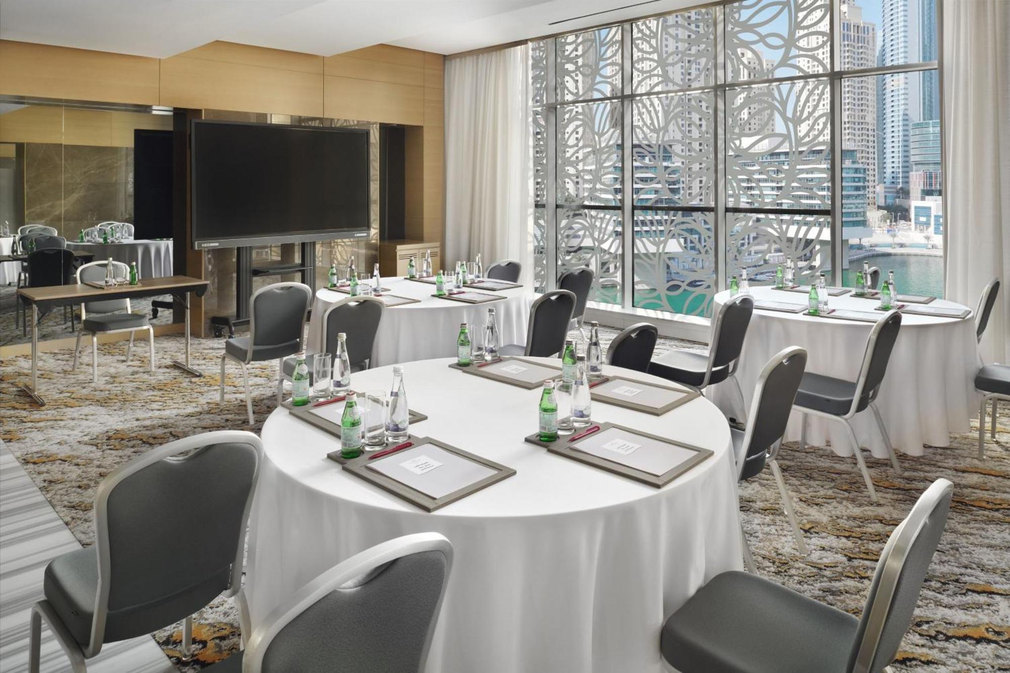 คราวน์ พลาซา ดูไบ มารีนา Hotel ภายนอก รูปภาพ Meeting room