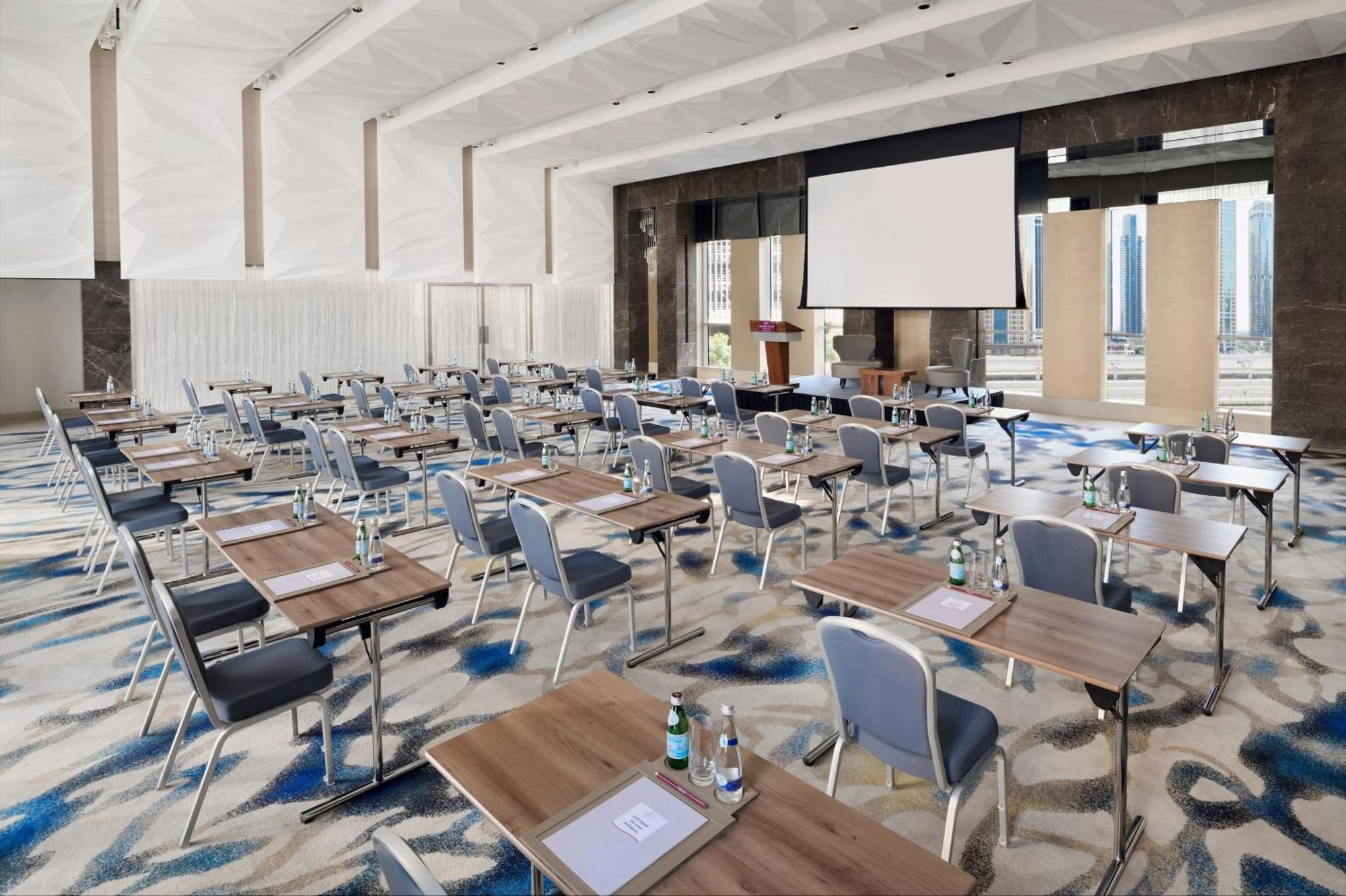 คราวน์ พลาซา ดูไบ มารีนา Hotel ภายนอก รูปภาพ Meeting room