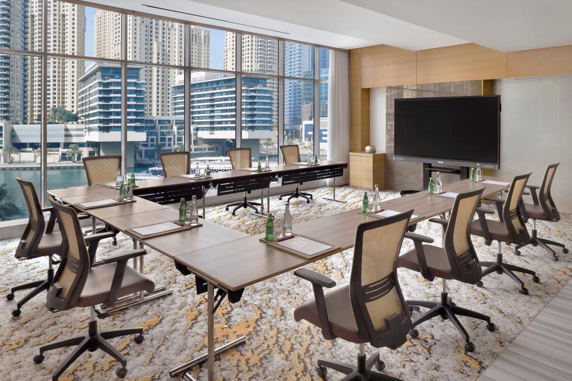 คราวน์ พลาซา ดูไบ มารีนา Hotel ภายนอก รูปภาพ Meeting room