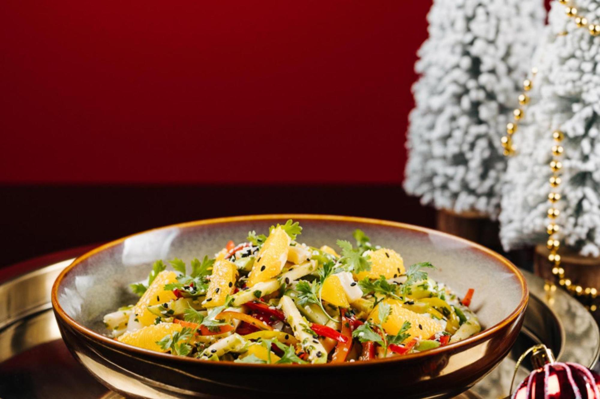 คราวน์ พลาซา ดูไบ มารีนา Hotel ภายนอก รูปภาพ Chinese chicken salad