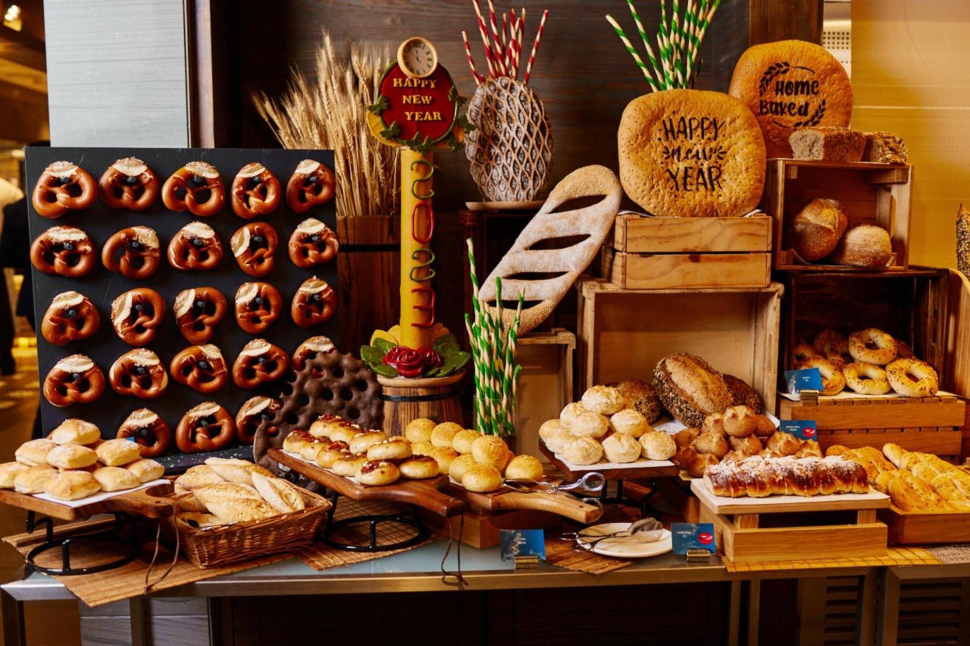 คราวน์ พลาซา ดูไบ มารีนา Hotel ภายนอก รูปภาพ Bakery display